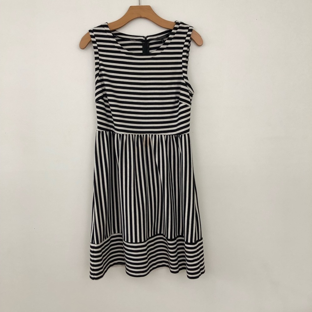Daisy Fuentes Sleeveless Dress